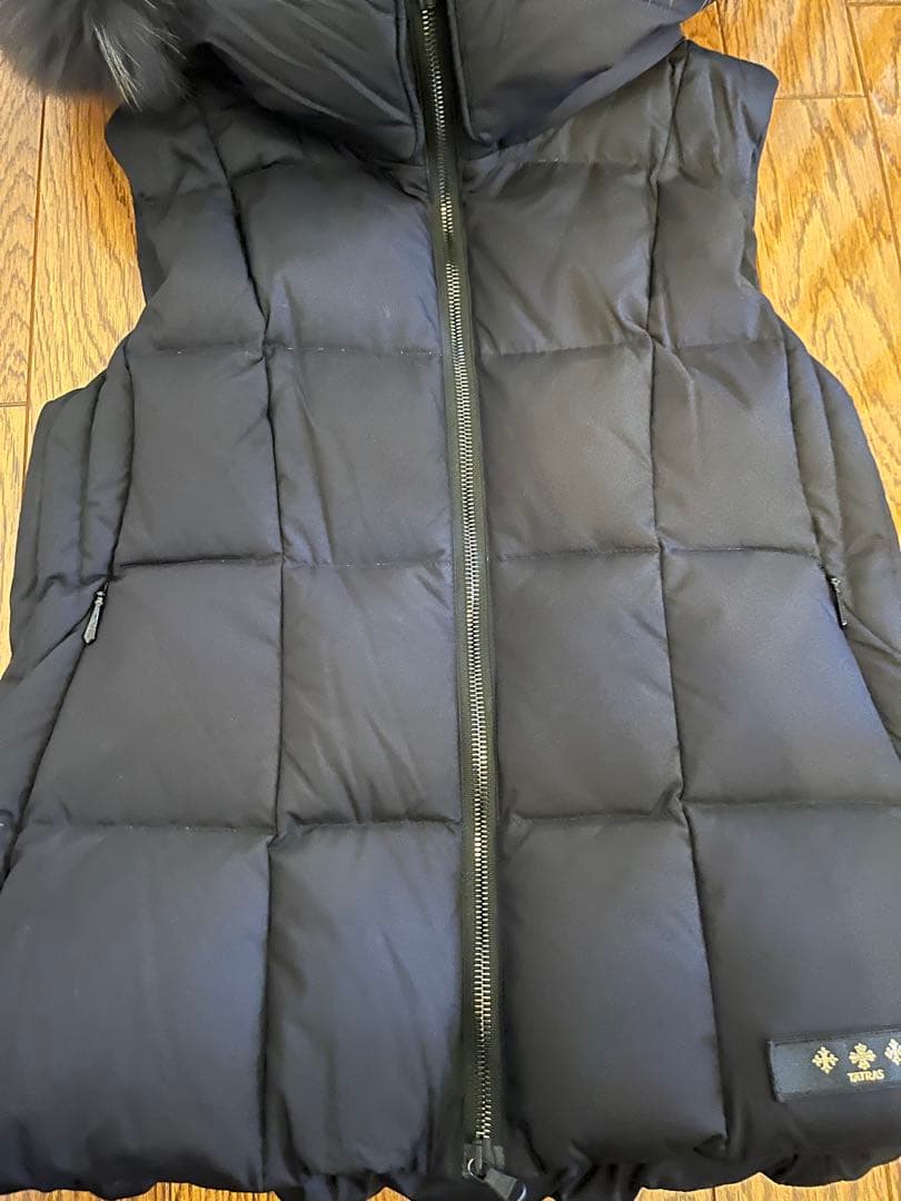 極美品　TATRAS ダウンベスト　ブラック