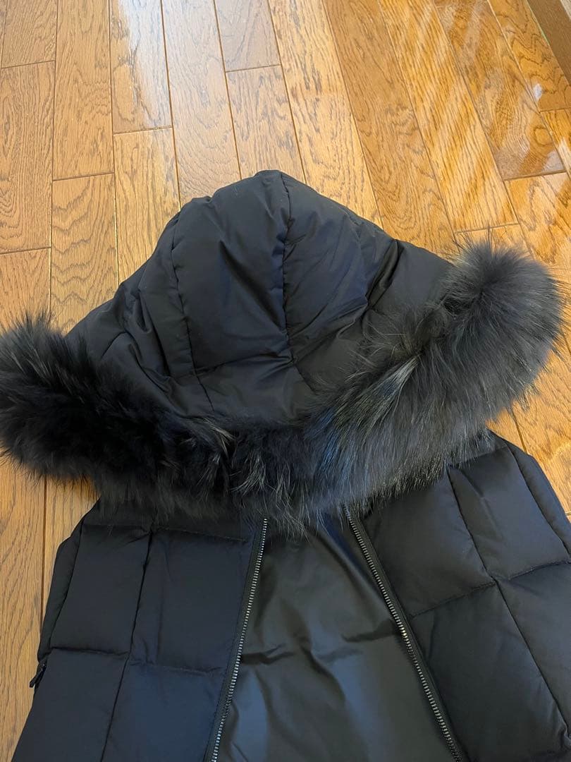 極美品　TATRAS ダウンベスト　ブラック