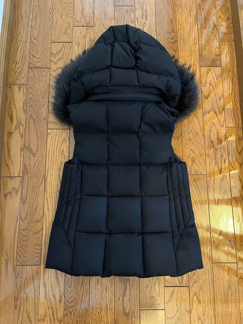 極美品　TATRAS ダウンベスト　ブラック