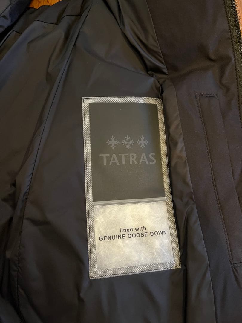 極美品　TATRAS ダウンベスト　ブラック
