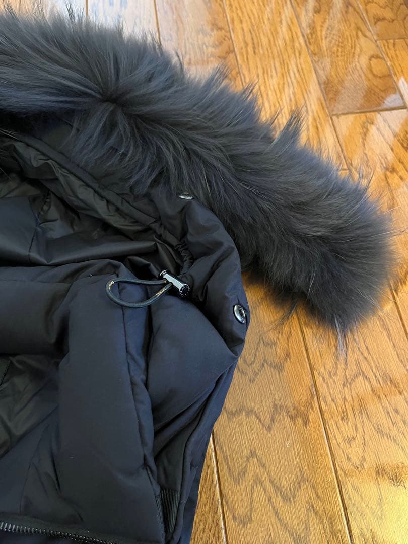 極美品　TATRAS ダウンベスト　ブラック