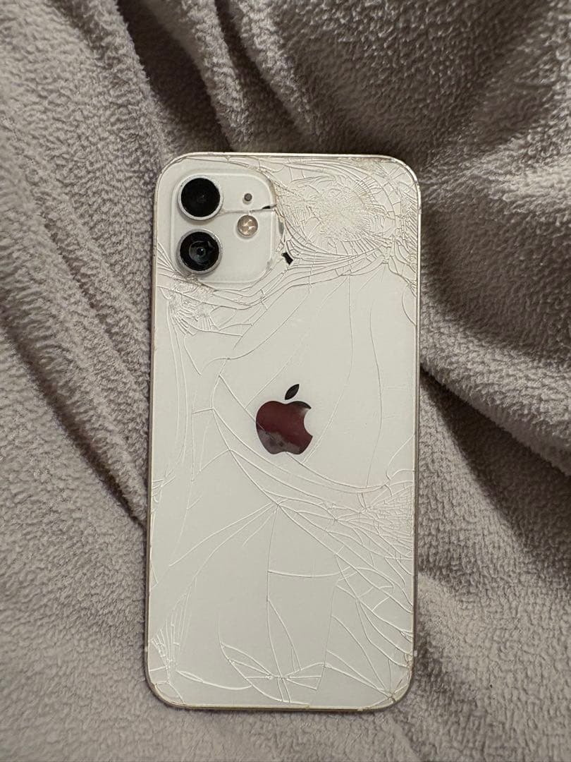 Apple iPhone 12 ホワイト 本体　背面割れ外カメ割れ