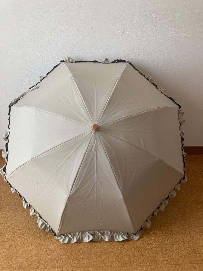 サンバリア100 折りたたみ日傘 ２段折 フリル ベージュ　木曲がり手元