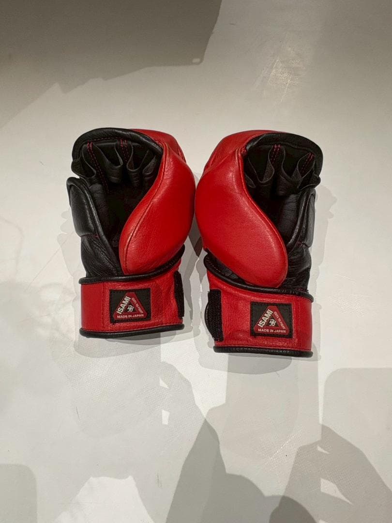 値下げ9,000円は本日2月12日まで！ ISAMI オープンフィンガー レッド