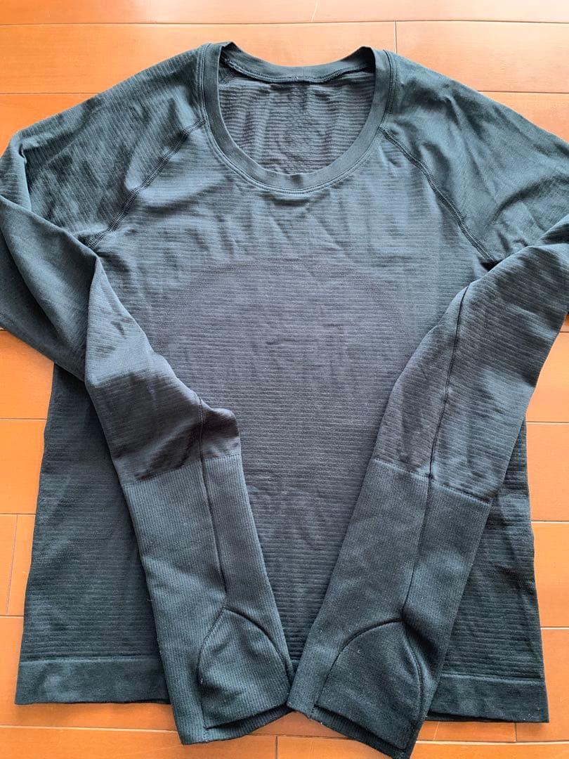 ルルレモン　Swiftly Tech 4 長袖　ブラック