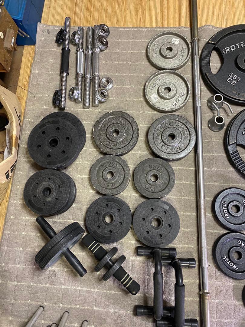 shiro　IROTEC トレーニングベンチ 黒と赤　ignioダンベル