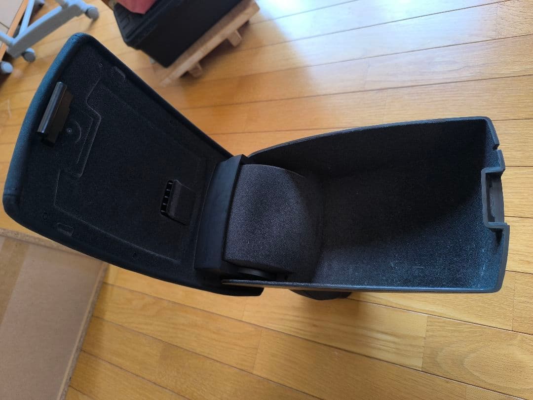 日産ジューク用UKアームレスト