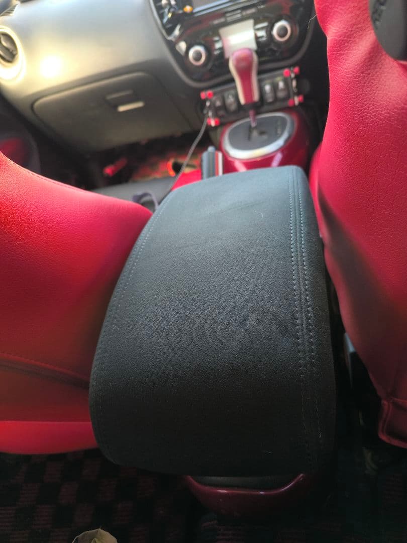 日産ジューク用UKアームレスト