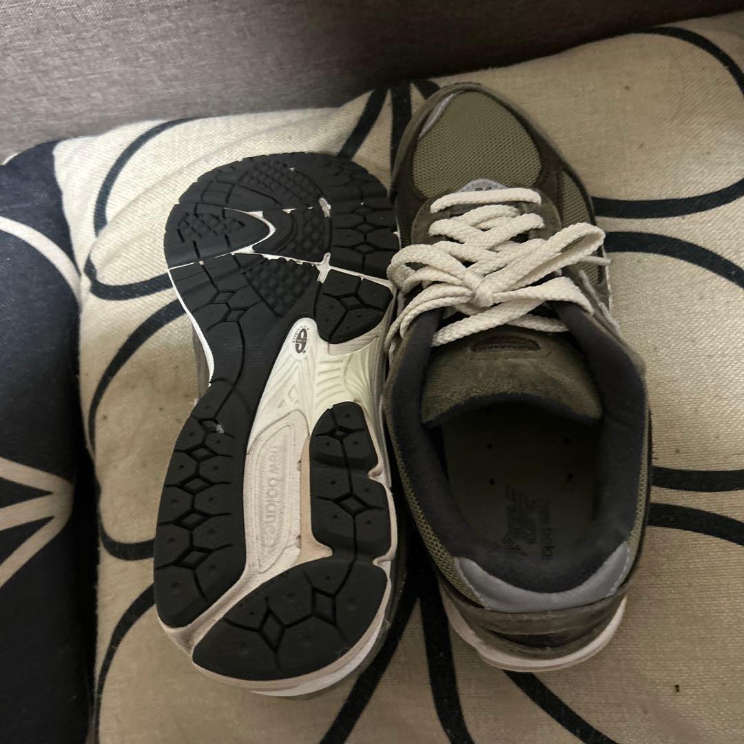 New Balance 2002R スニーカー オリーブ