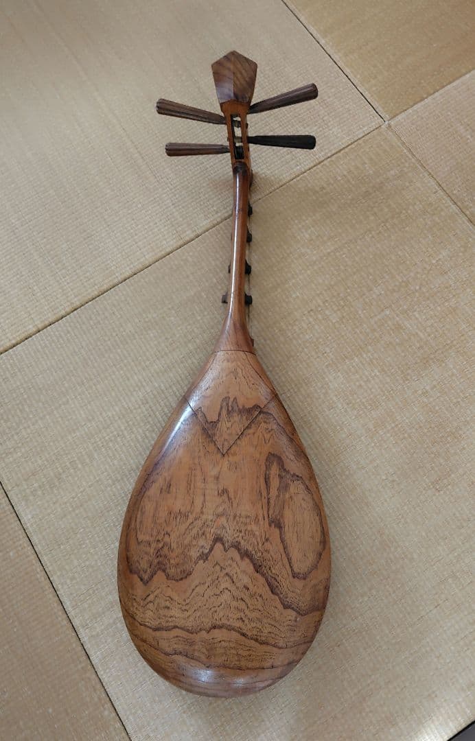 木製琵琶 螺鈿細工装飾付き