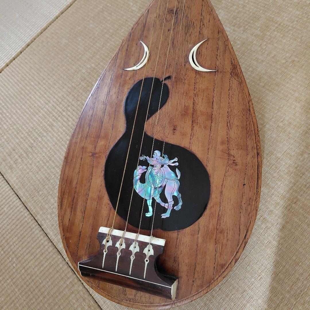 木製琵琶 螺鈿細工装飾付き