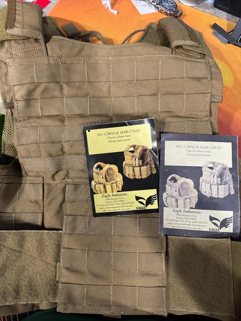 EAGLE CIRAS プレートキャリア Mサイズ タン