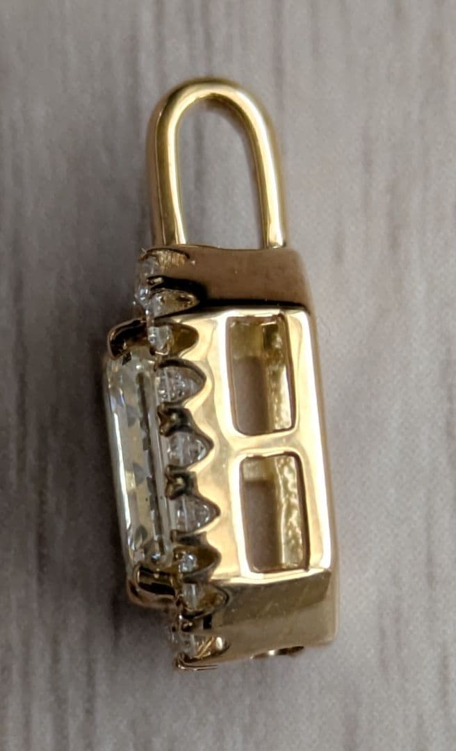 ダイヤモンド　エメラルドカットペンダントトップ K18 鑑定書付き