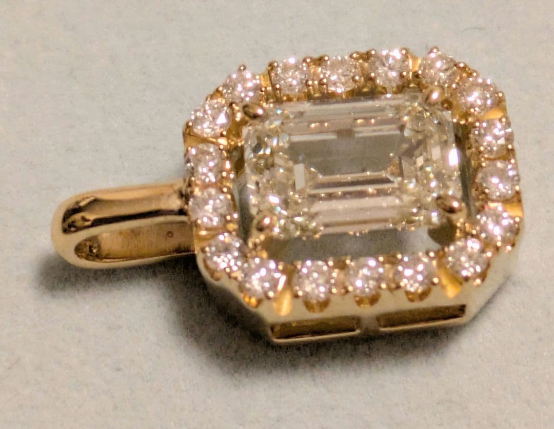 ダイヤモンド　エメラルドカットペンダントトップ K18 鑑定書付き