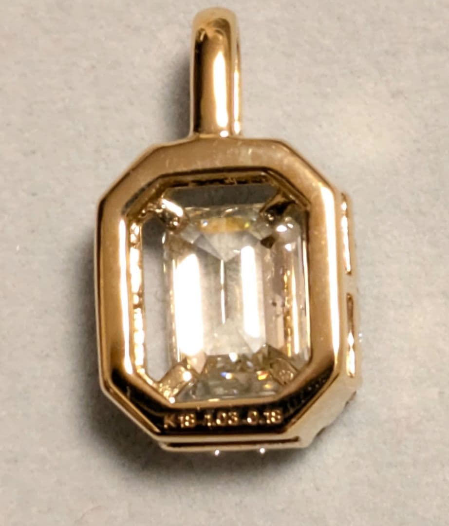 ダイヤモンド　エメラルドカットペンダントトップ K18 鑑定書付き