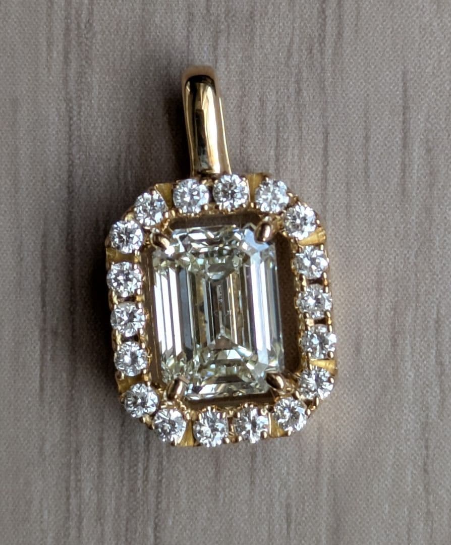ダイヤモンド　エメラルドカットペンダントトップ K18 鑑定書付き