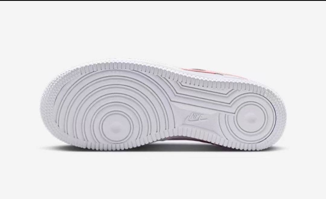 金曜18時で終了　22.5cm【新品】NIKE GS AIRFORCE1　ピンク