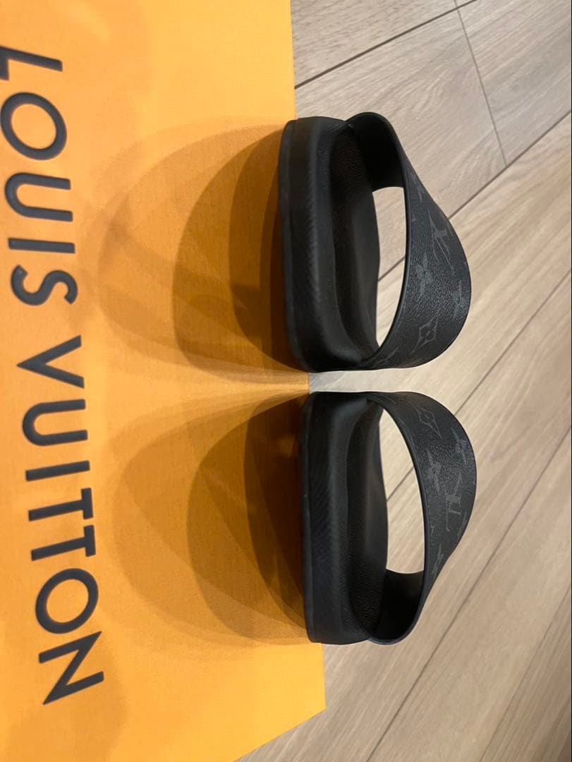 Louis Vuitton ロゴ入り ブラックサンダル