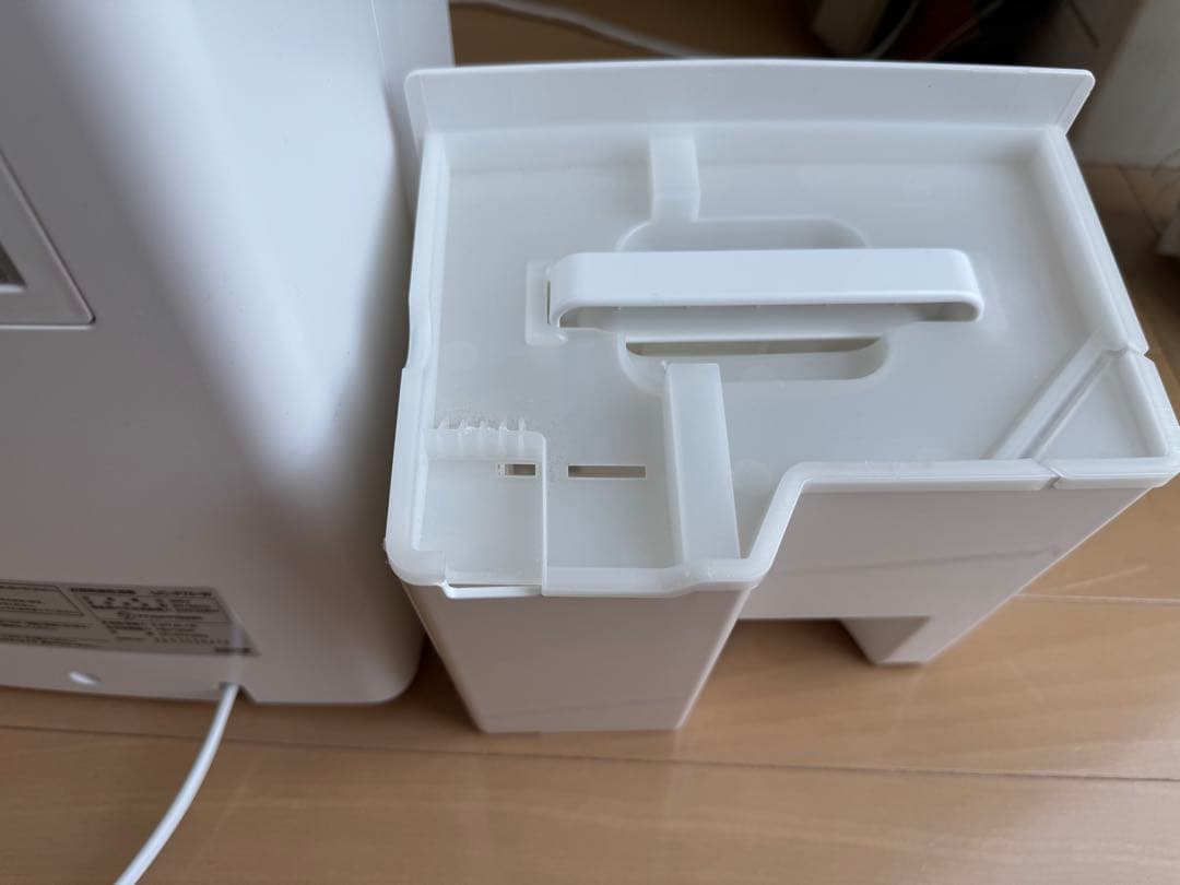 2023年製　IJC-P70-W アイリスオーヤマ コンプレッサー式除湿機