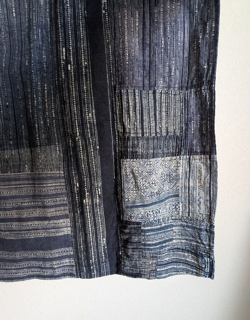 モン族　バティック　手描ろうけつ染　藍染　古布　パッチワークストール　ビンテージ