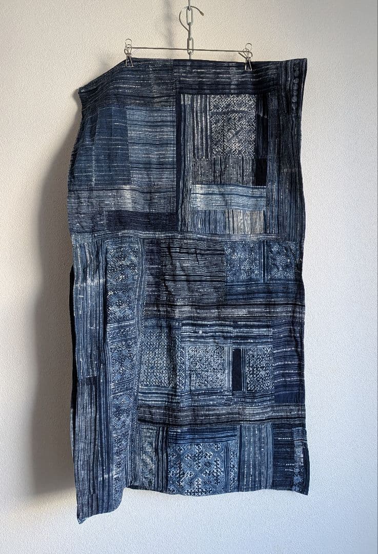 モン族　バティック　手描ろうけつ染　藍染　古布　パッチワークストール　ビンテージ