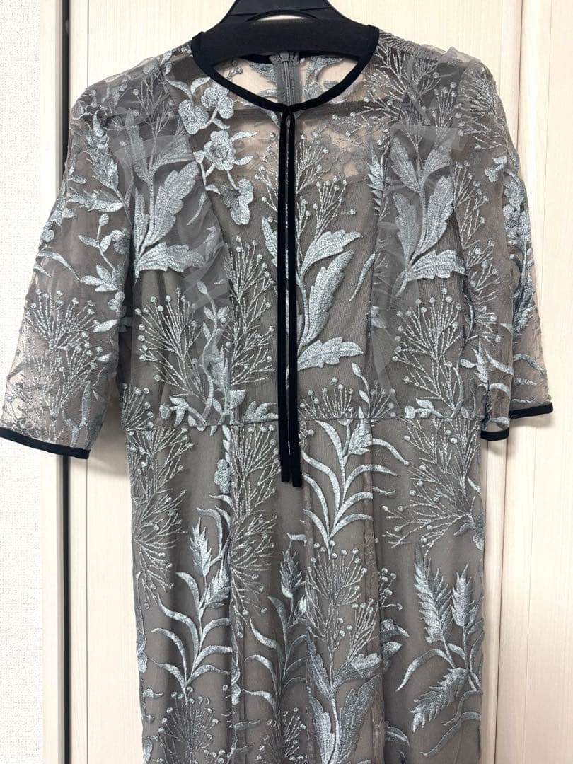 【LEJA】刺繍レース配色パイピングショルダーフ リルマーメイドシルエットM