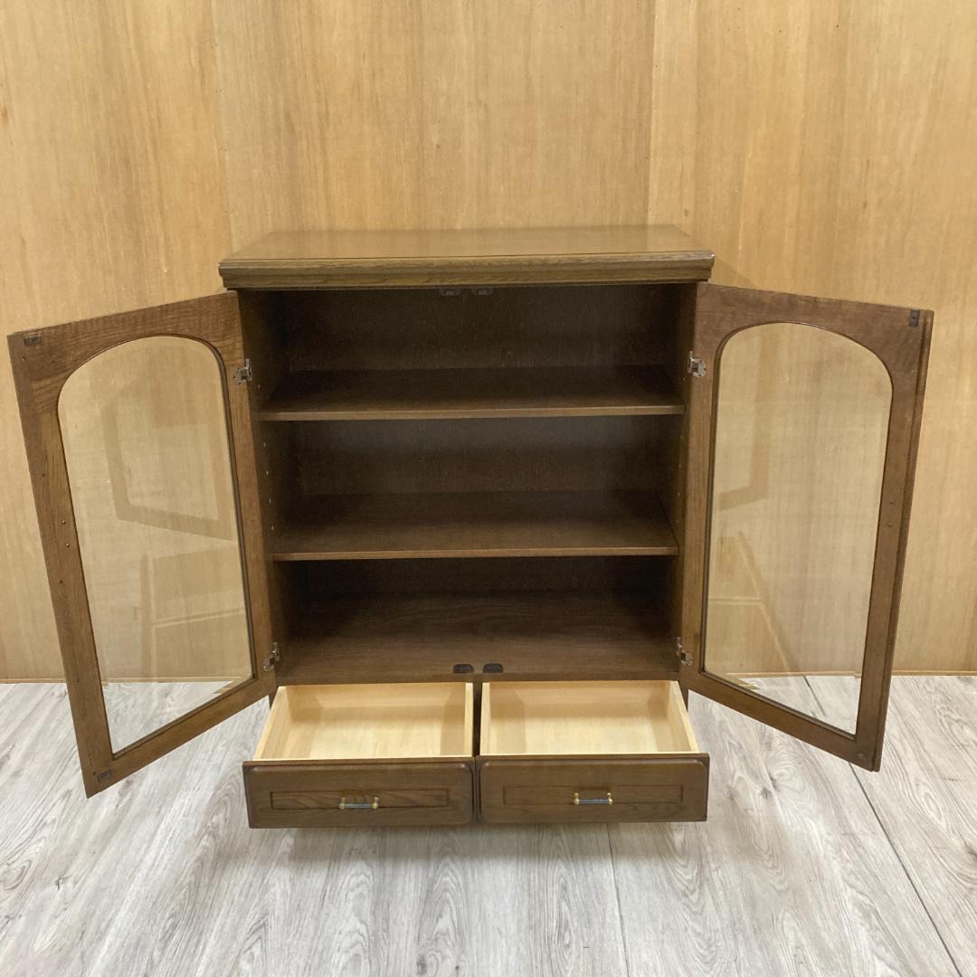 【カリモク】ガラスキャビネット　サイドボード　リビング収納　書棚