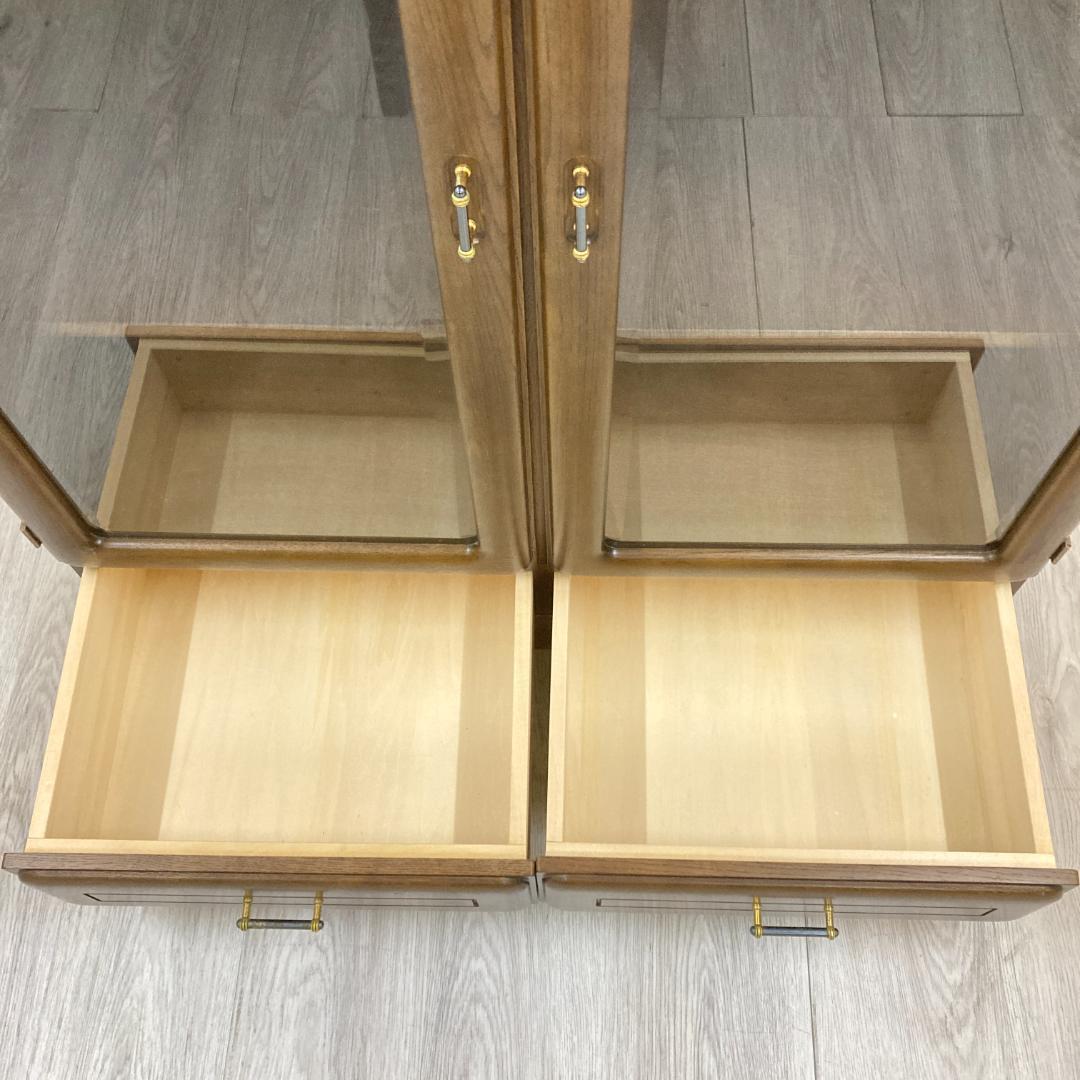 【カリモク】ガラスキャビネット　サイドボード　リビング収納　書棚