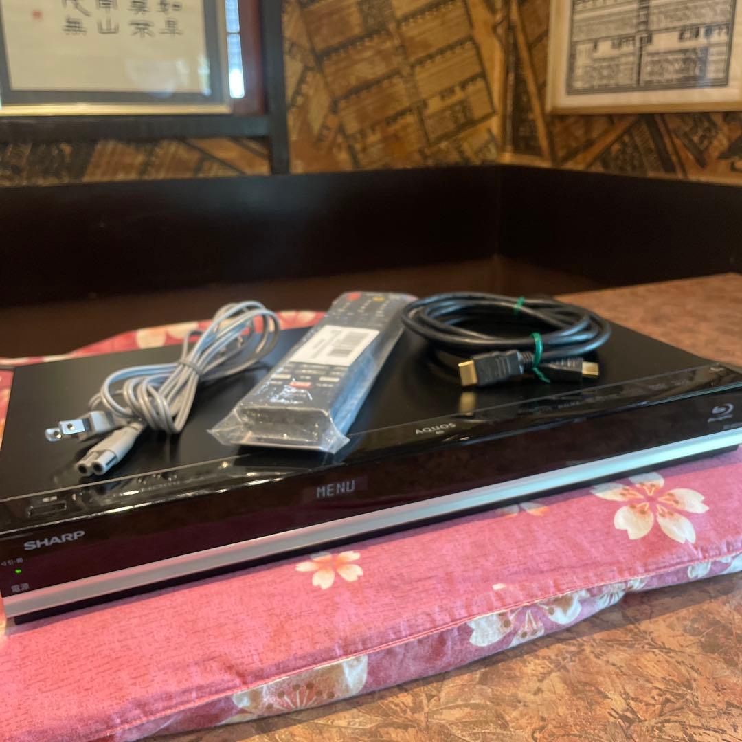 シャープ BD-W2700 12倍録 1TB 新品BDリモ等付フル装備 完動品！