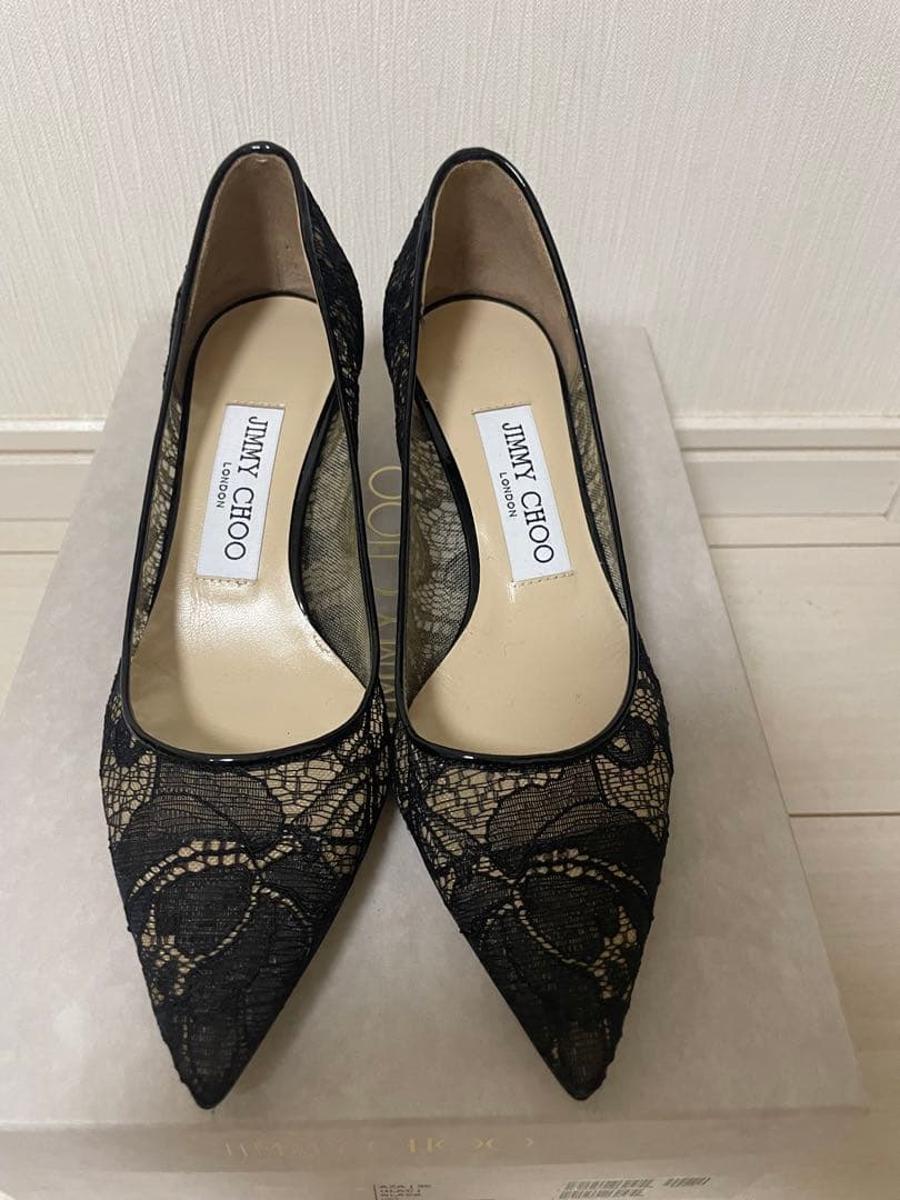 JIMMY CHOO ブラックレースパンプス