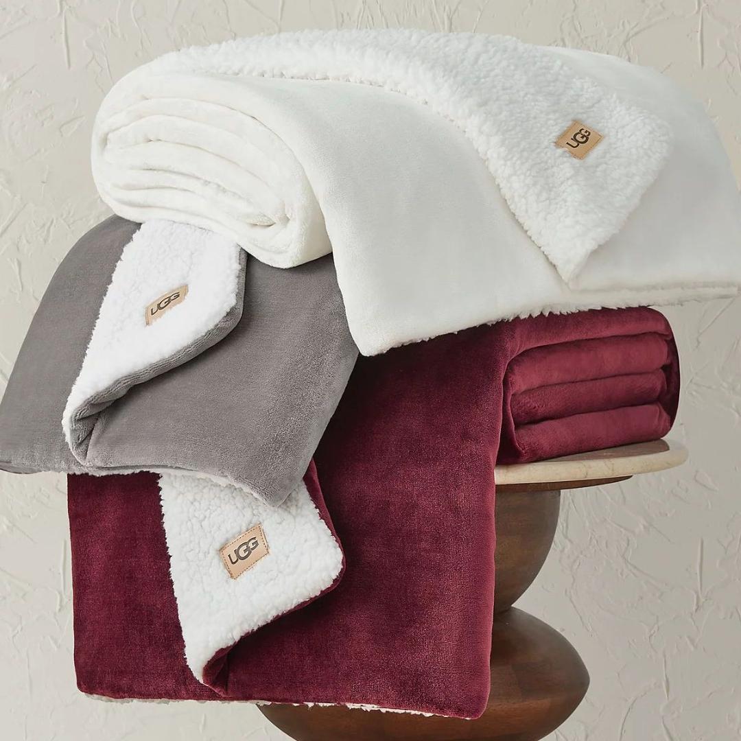 【新品未使用品】★UGG ★リバーシブル毛布★高級ブランケット★2色あり