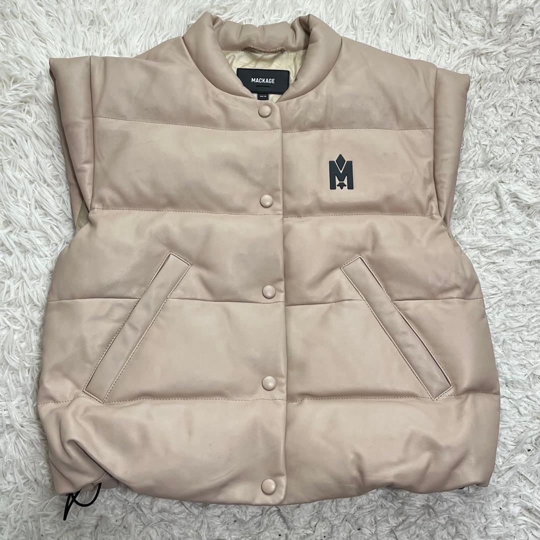 希少　マッカージュ　ラムレザー ダウンベスト　メタルロゴ　ベージュ