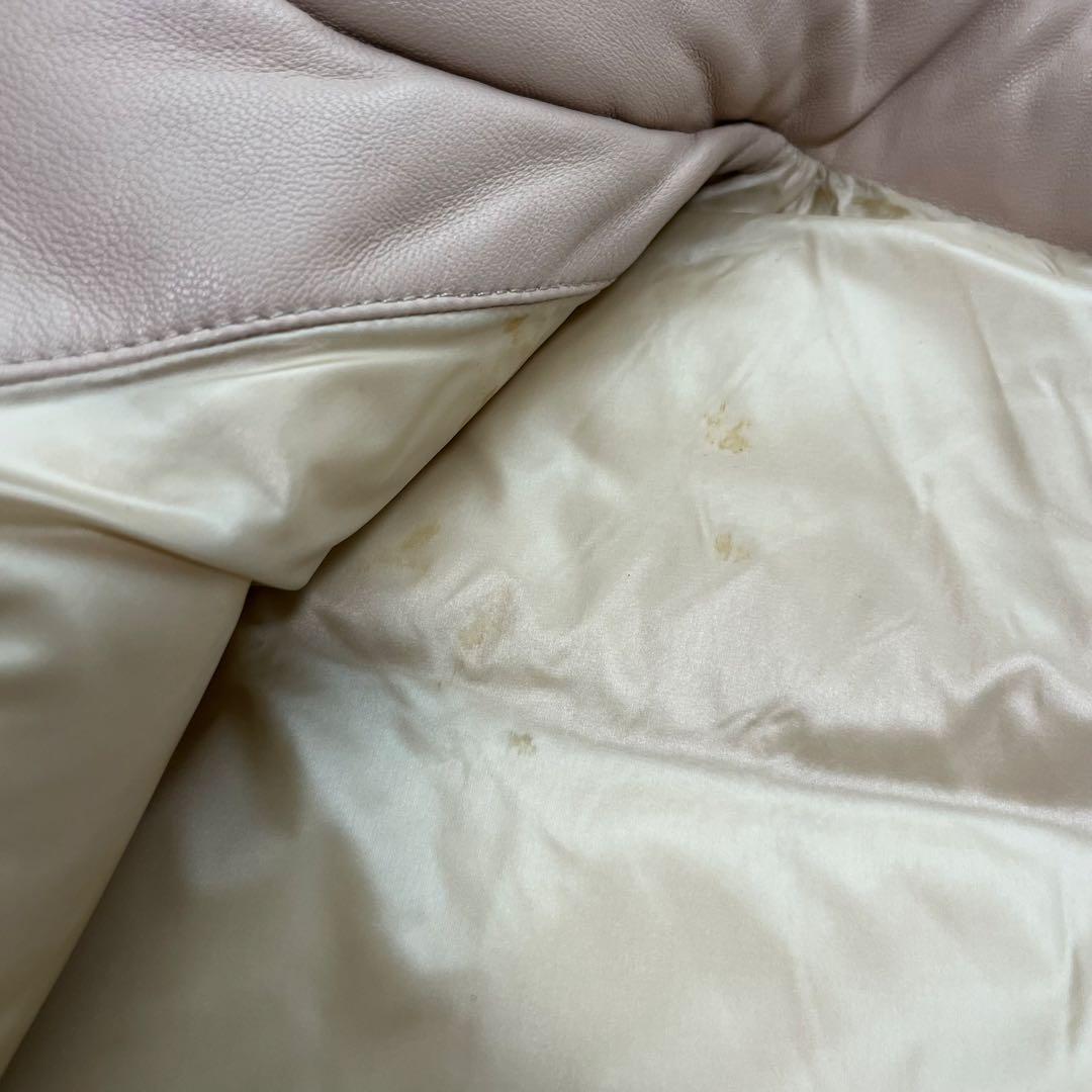 希少　マッカージュ　ラムレザー ダウンベスト　メタルロゴ　ベージュ