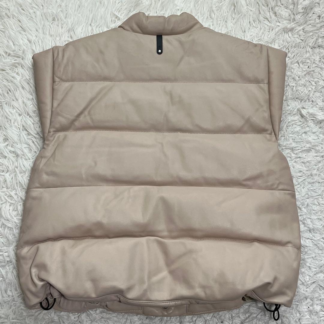 希少　マッカージュ　ラムレザー ダウンベスト　メタルロゴ　ベージュ