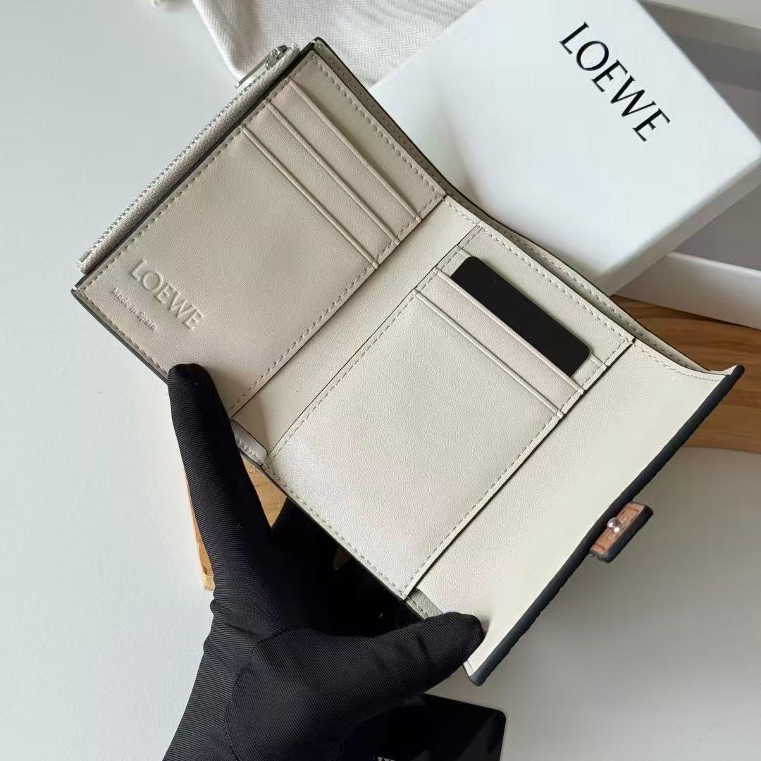 Loewe グリーン 三つ折り財布
