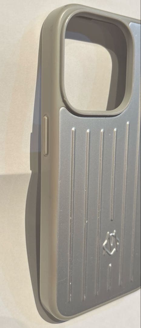 ［正規品］RIMOWA ケース iPhone15pro シルバー