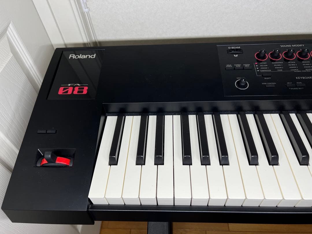 ROLAND FA-08　88鍵キーボードシンセサイザー