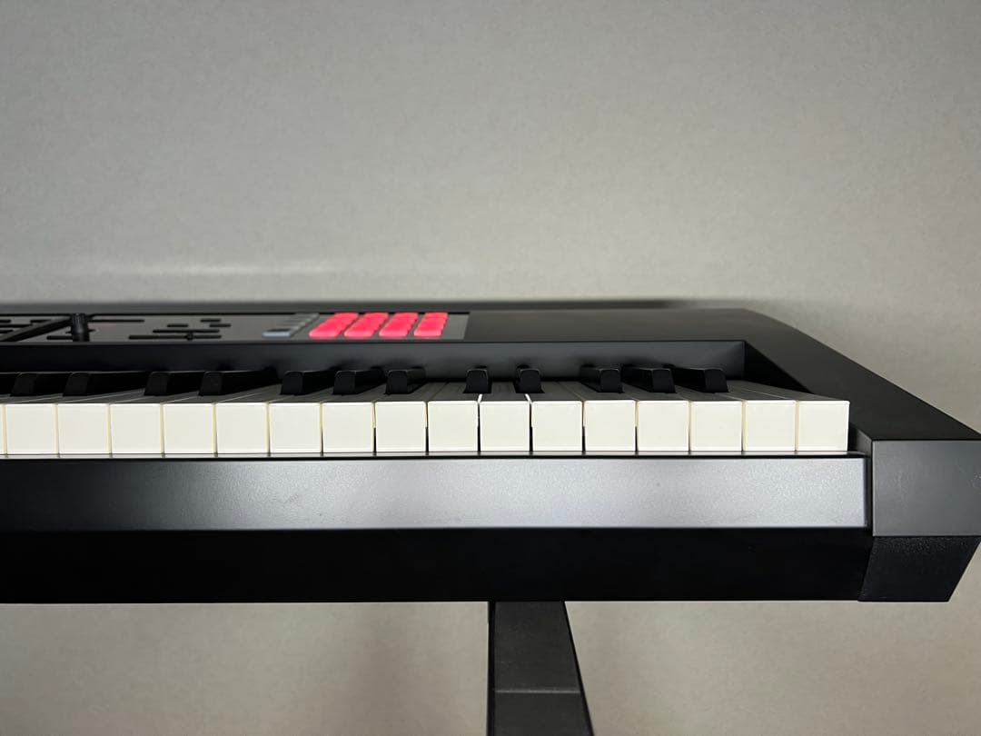 ROLAND FA-08　88鍵キーボードシンセサイザー