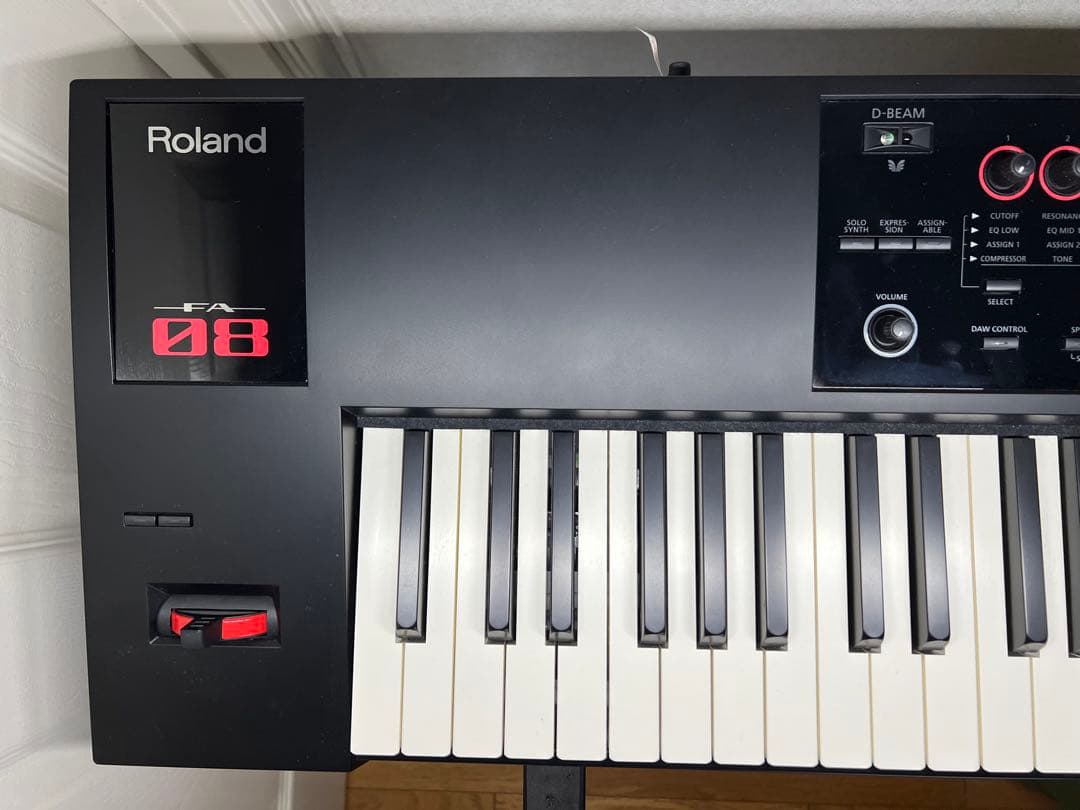 ROLAND FA-08　88鍵キーボードシンセサイザー