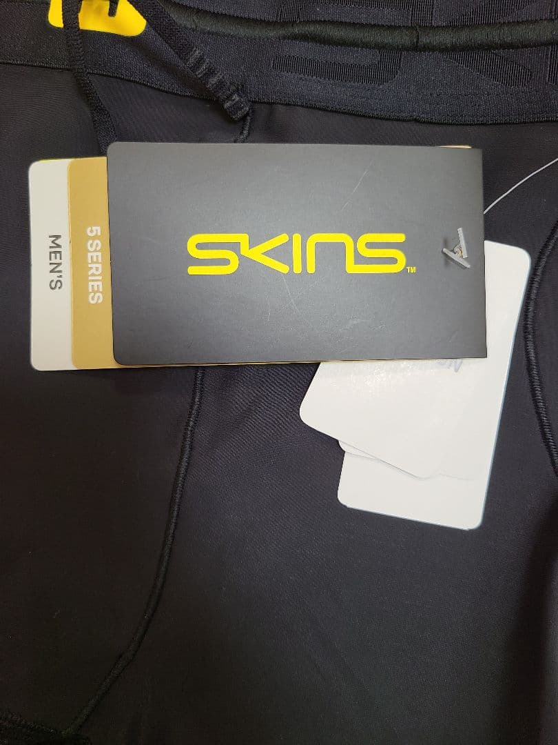 SKINS ブラック コンプレッションレギンス L