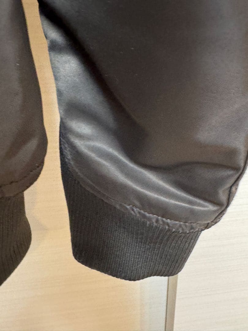 2026年　モデルユニクロ+J ハイブリッド MA-1 ダウン　L GLAY