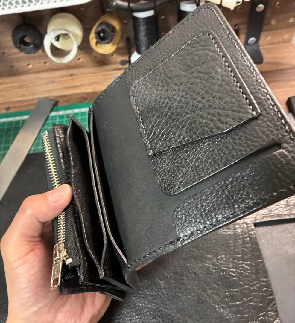 トラッカーウォレット　ショートサイズ　クロスコンチョ　シュリンクレザー