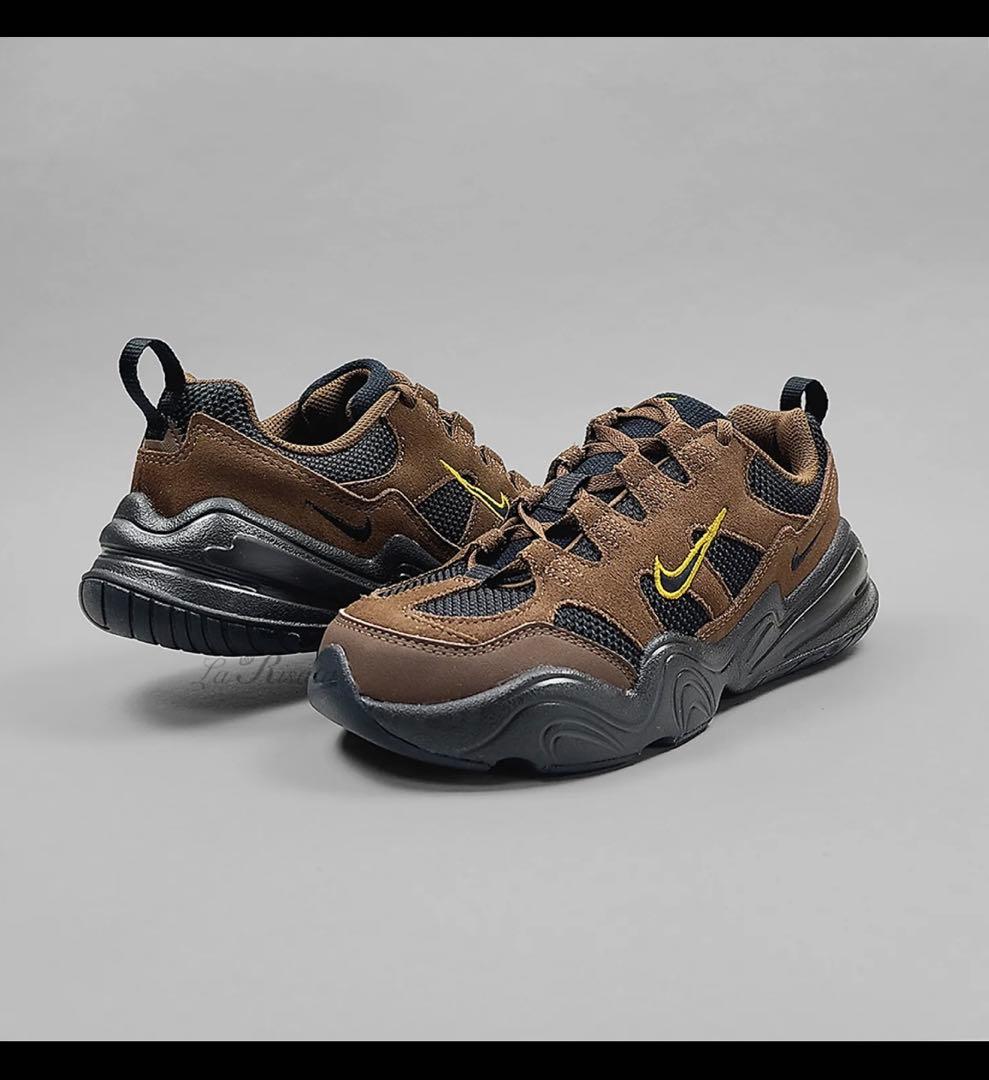 NIKE TECH HERA スニーカー