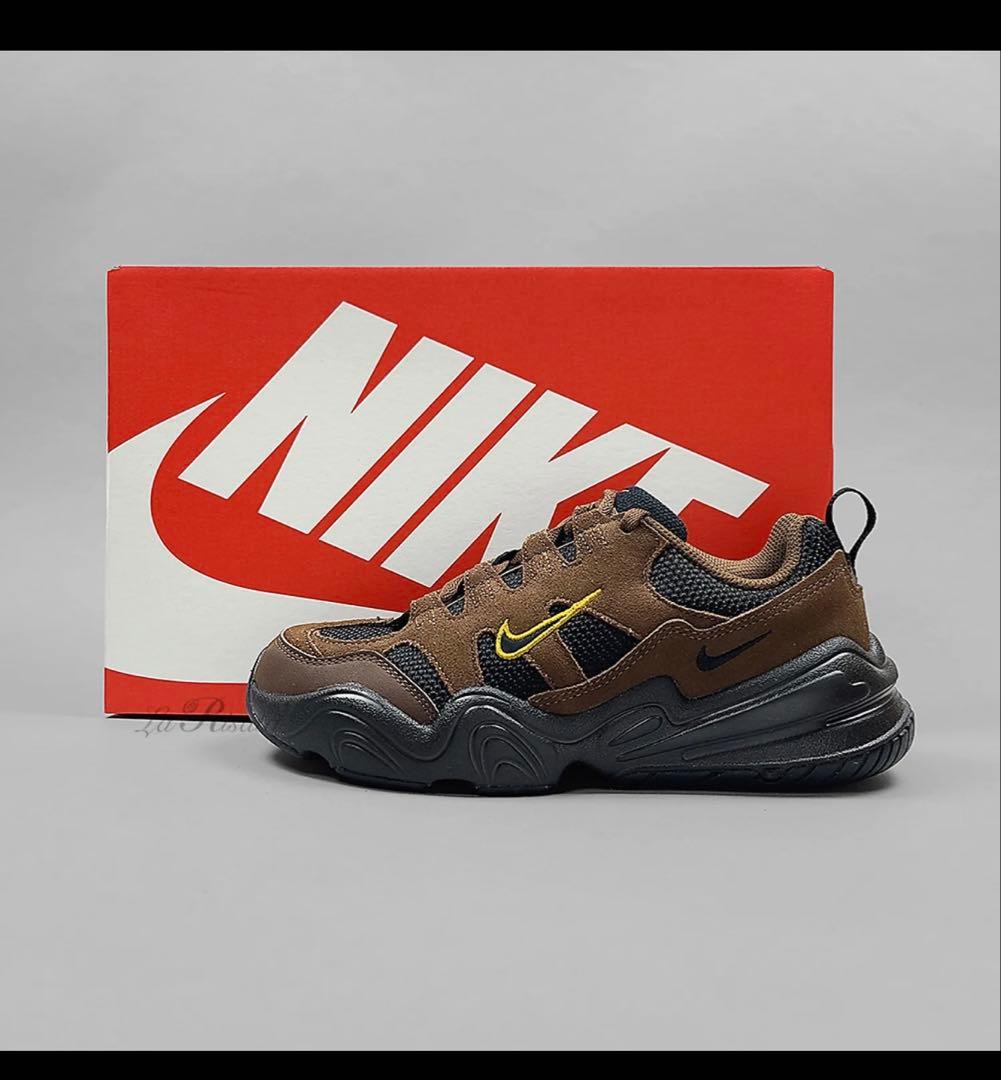 NIKE TECH HERA スニーカー