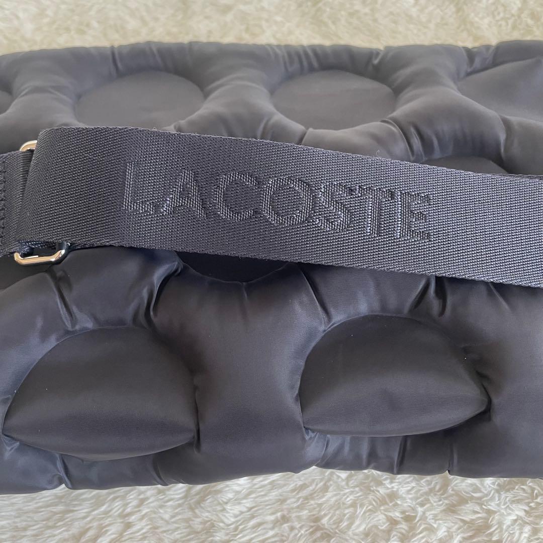 【美品】ラコステのパデッドナイロン ゴルフボールエフェクトショルダーバッグ