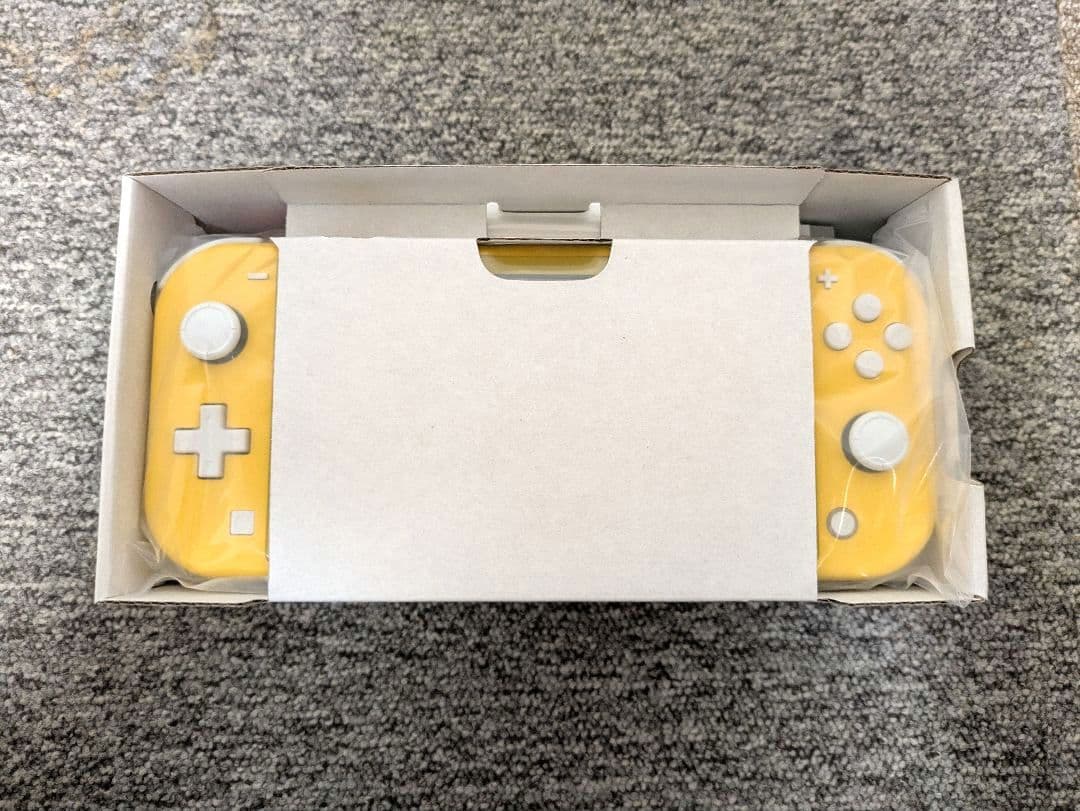 【ほぼ新品】Nintendo Switch Lite イエロー&キャリングケース