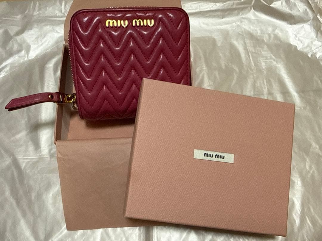 Miu Miu ミュウミュウ マテラッセレザー 二つ折り財布 ピンク