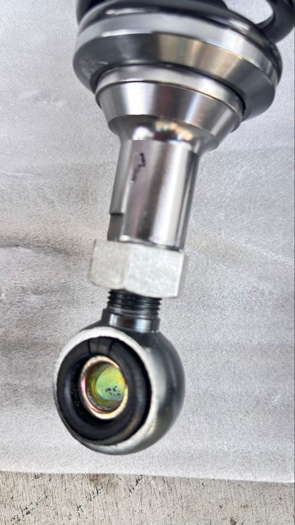 モンキー125にて使用しておりました　リアサスペンションです。