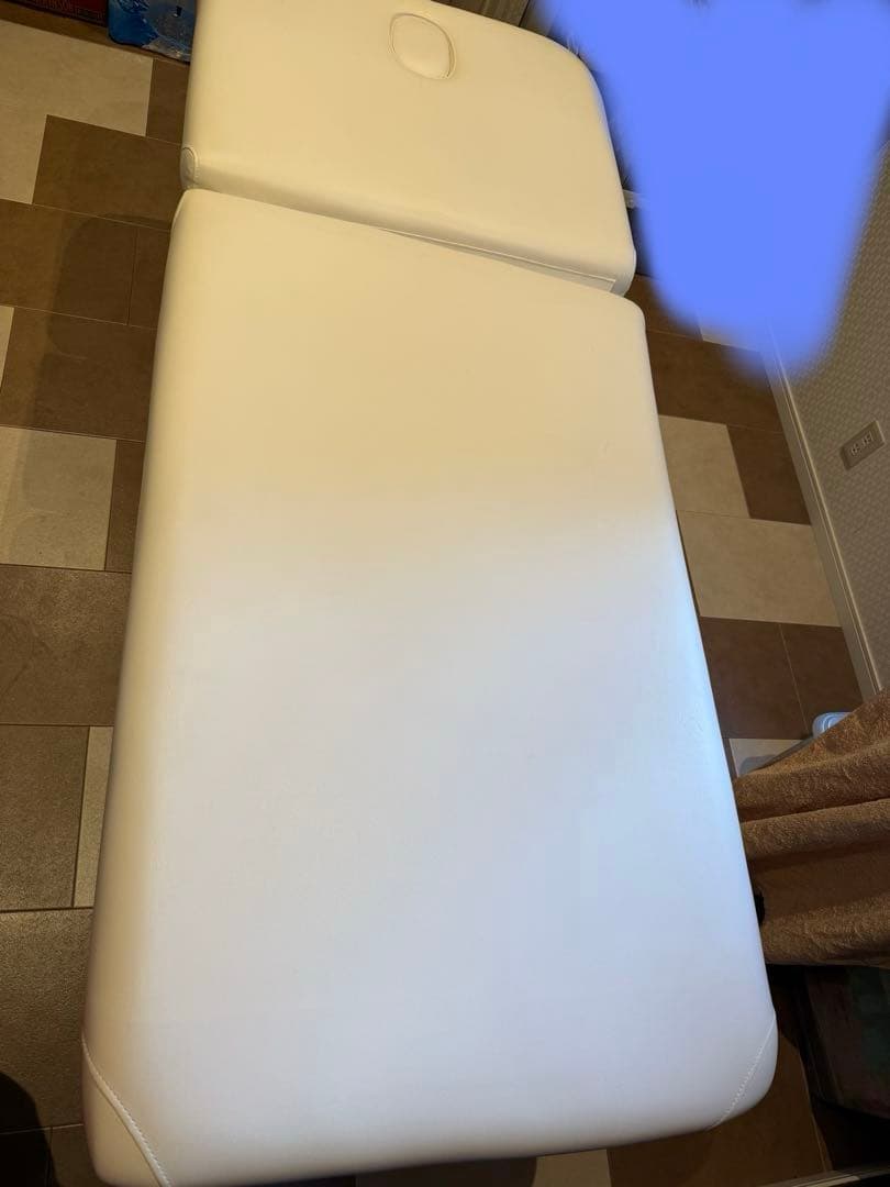 電動エステベッド 有孔　 整体　マッサージ