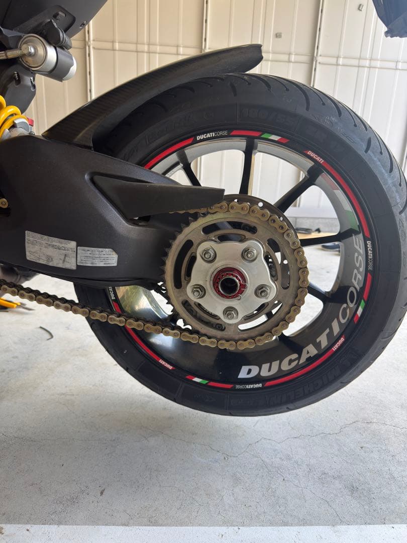 ドゥカティハイパーストラーダ821リアインナーリアフェンダー